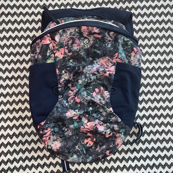 Dappled Daze Multi True Navy lululemon Run All Day Backpack 13L main image 15